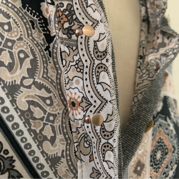 Beautiful 100% viscose grey white and brown velvet and silver embellishment - Picture 9 of 9